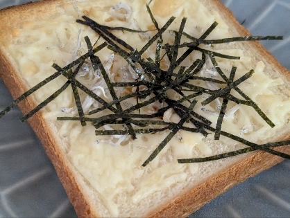 国産チーズのしらす海苔トースト