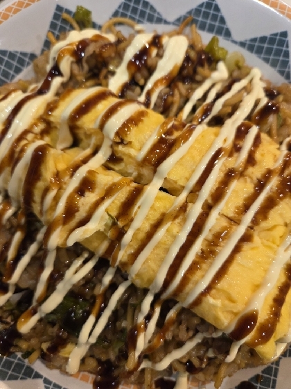 とろとろ卵のそばめしオムライス