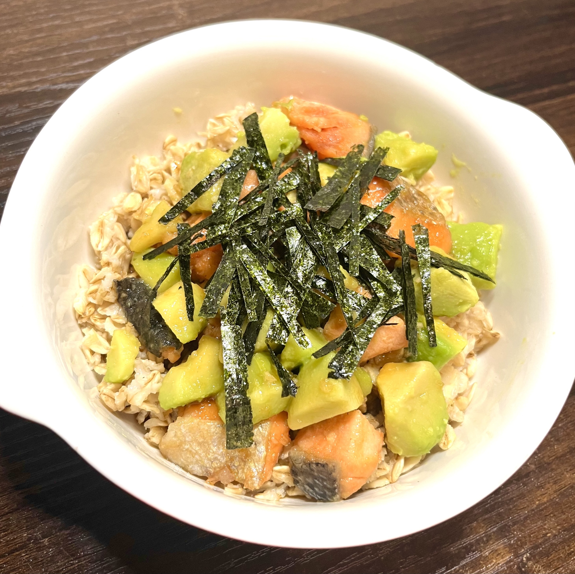 簡単レンジのみ⭐︎鮭とアボカドのポキ丼