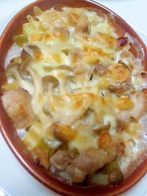 キノコとチキンのマカロニグラタン