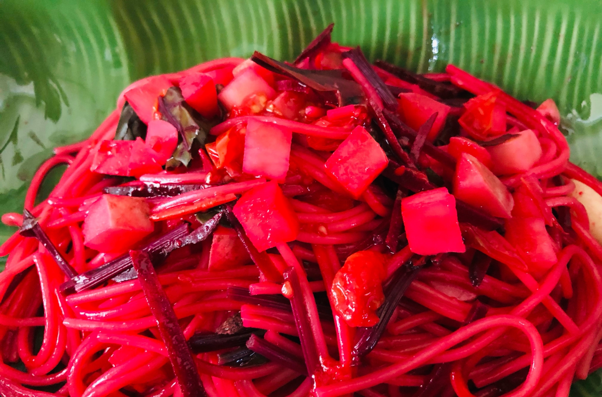 無水鍋で♪ビーツとトマトのパスタ