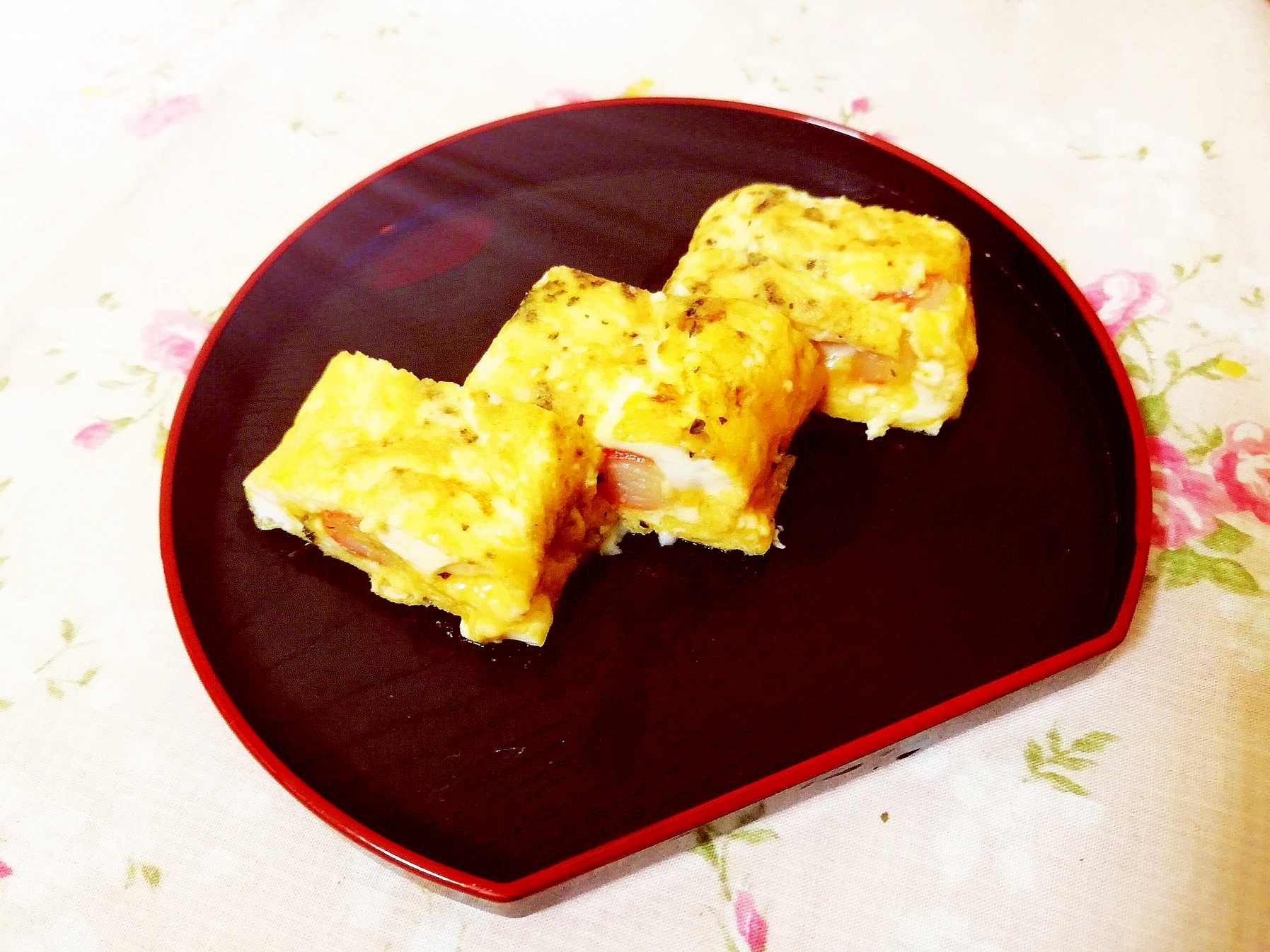 お豆腐でふんわり♪カニカマの卵焼き