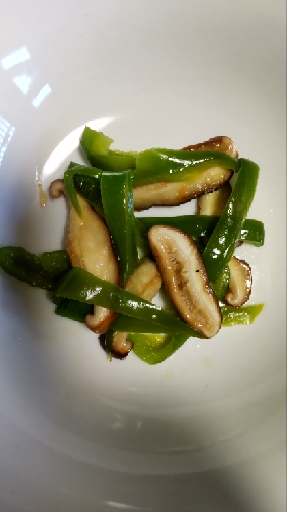 簡単おつまみᕷ* 椎茸とピーマンのバター炒めꕤ୭*
