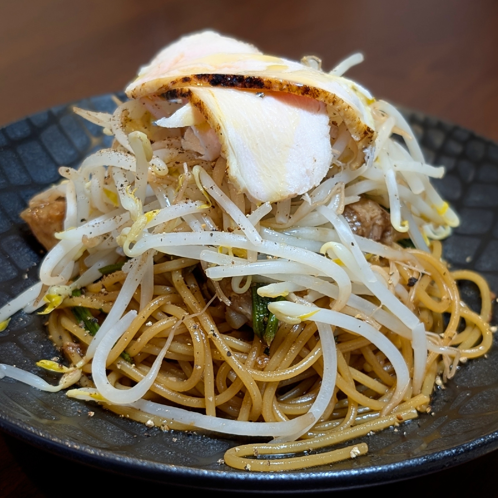 二郎系パスタ ⁉ もやしでボリュームアップ❉