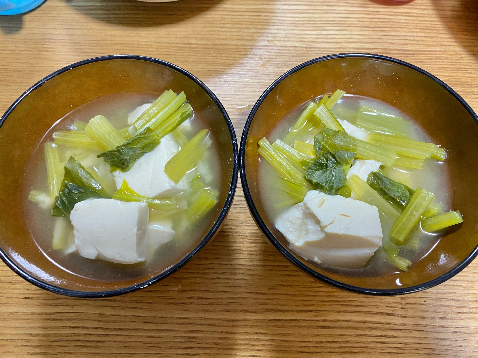 豆腐と小松菜たっぷり味噌汁