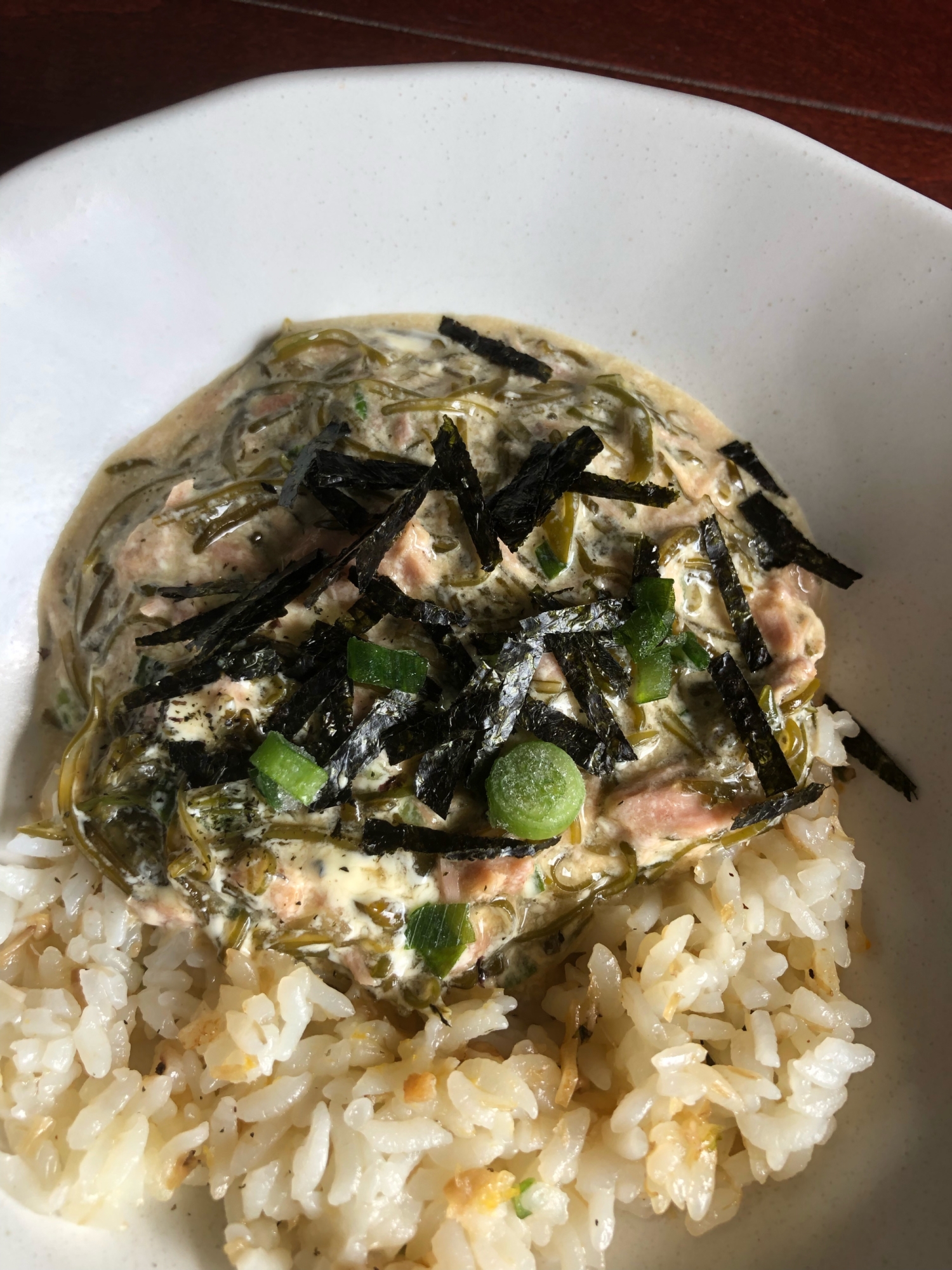 腸活！シーチキンとめかぶのマヨどんぶり