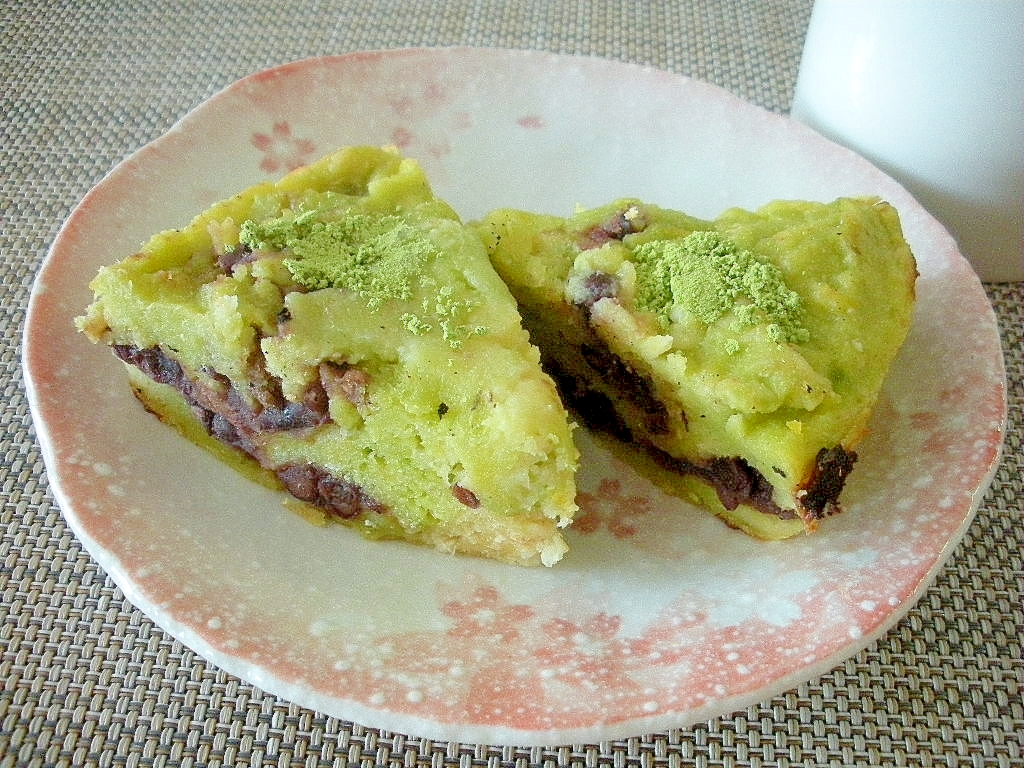 お夜食に！レンジで簡単♡あずき入りおから抹茶ケーキ