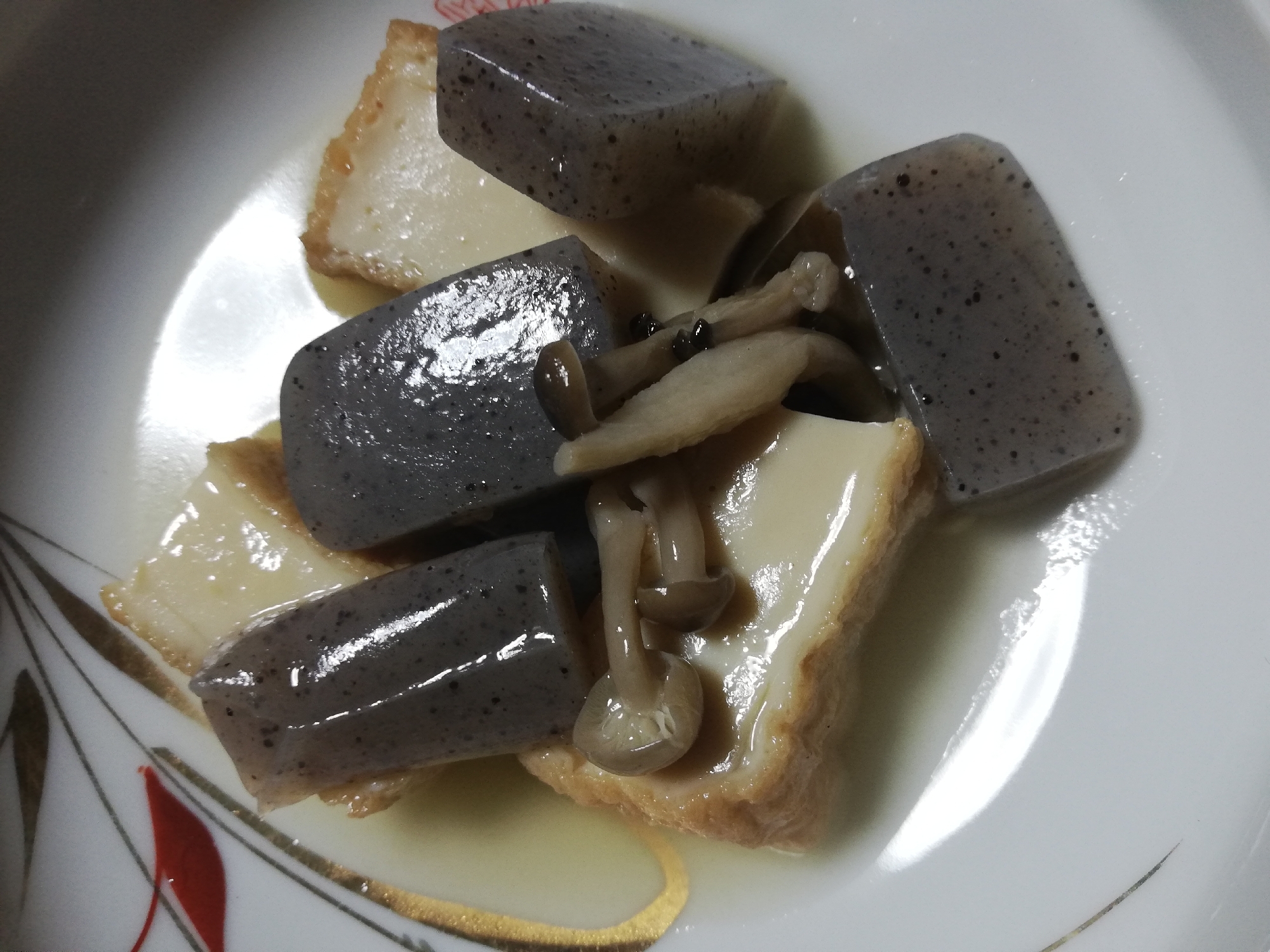 厚揚げとこんにゃくとしめじの煮物