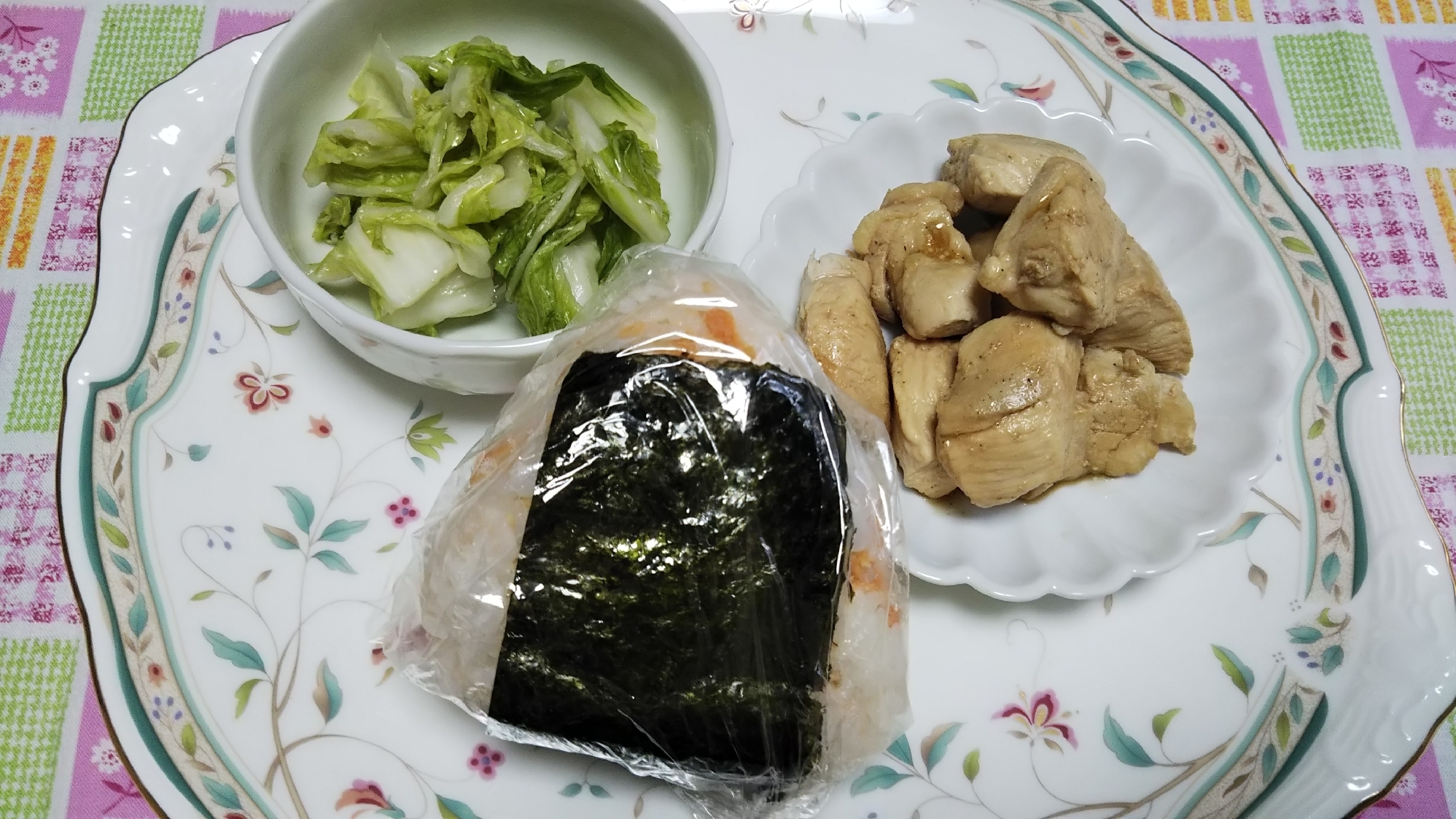 白菜漬けと鶏肉のバター醤油炒めとおにぎりのランチ☆