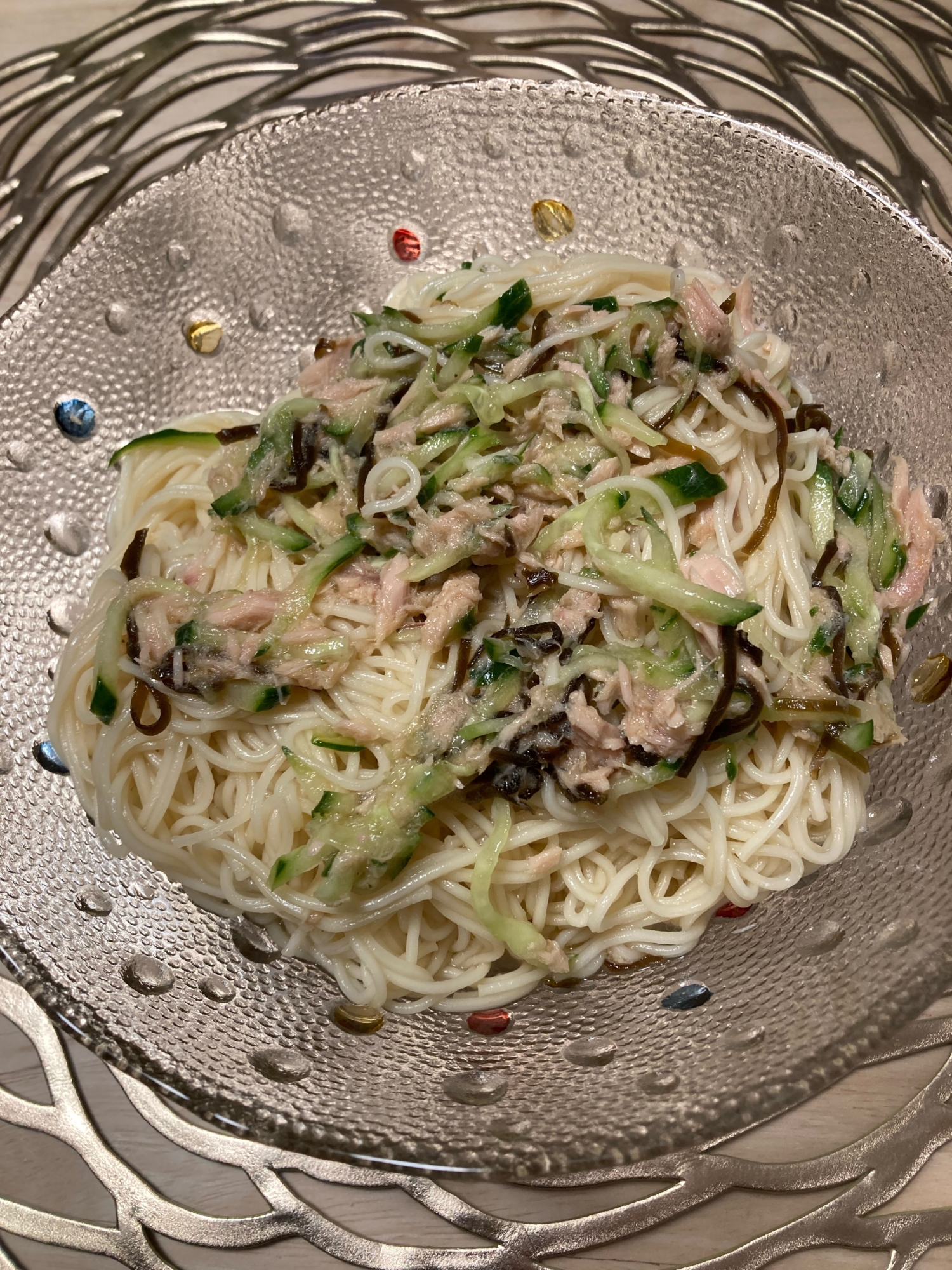 ツナ缶と塩昆布のさっぱりそうめん