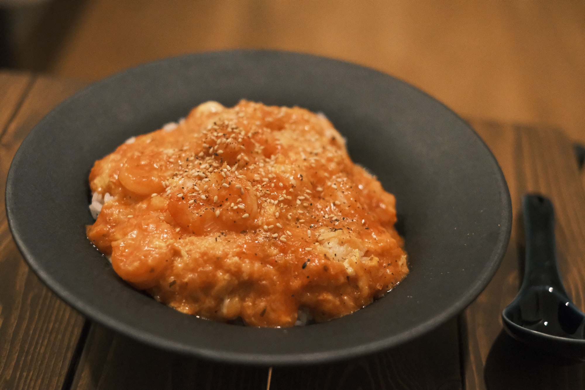 エビチリふわ玉丼