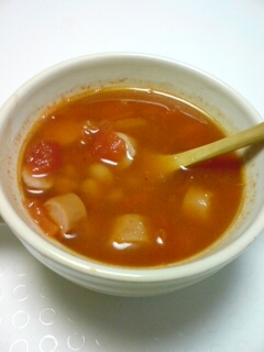 トマトと豆とソーセージのスープ