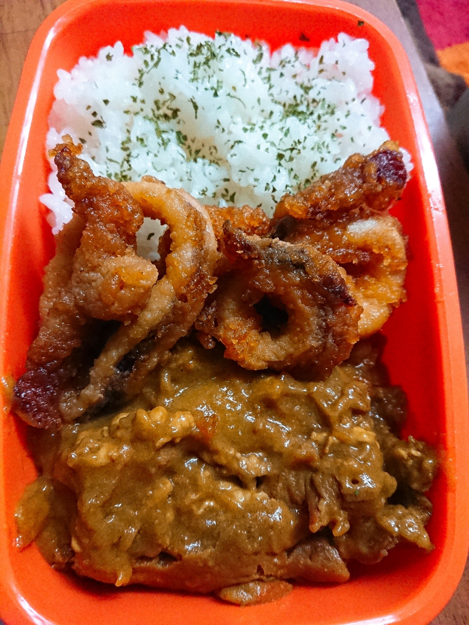 イカの唐揚げのせカレー弁当