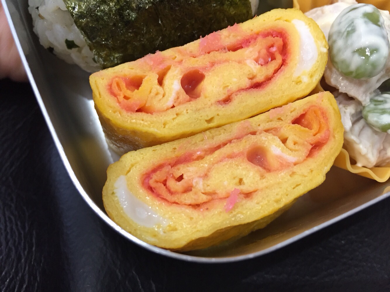 甘くて美味しい！桜でんぶ入りの卵焼き