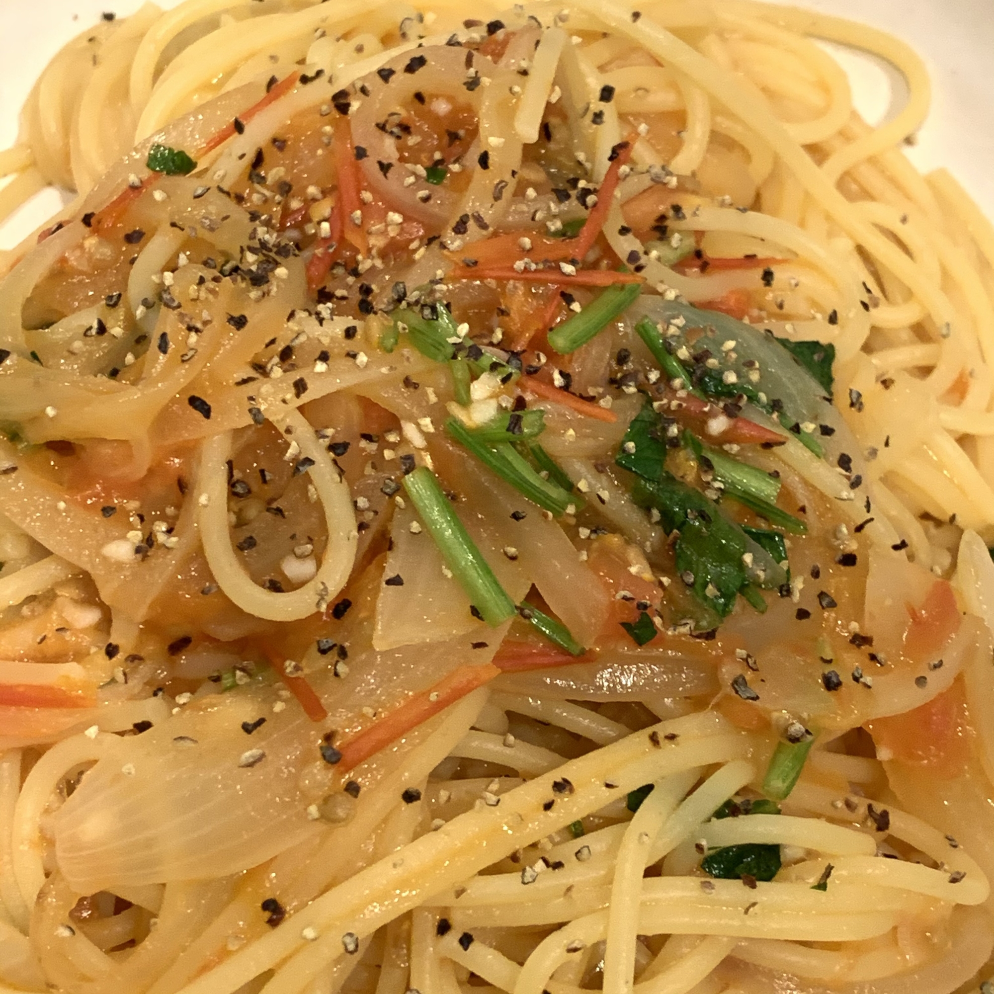 トマトとパセリのパスタ