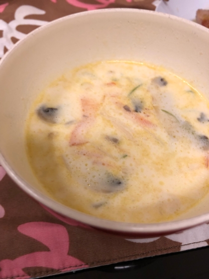 マッシュルームがあったので入れて見ました！ミルクと味噌合います！とっても美味しかったです！ドライパセリがあると思っていたら、ドライバジルで撃沈...。