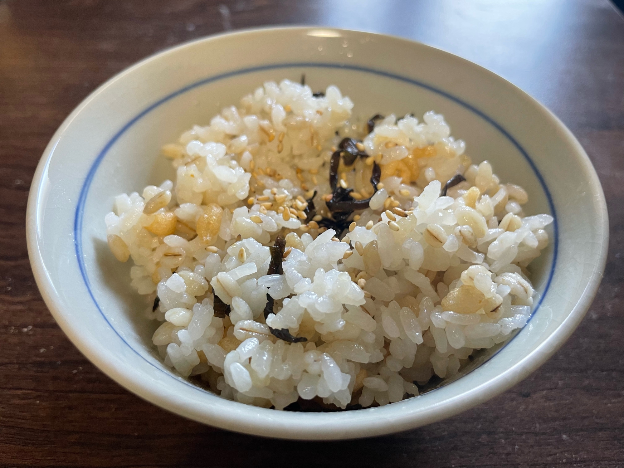 サクサクで美味しい♪塩昆布混ぜごはん