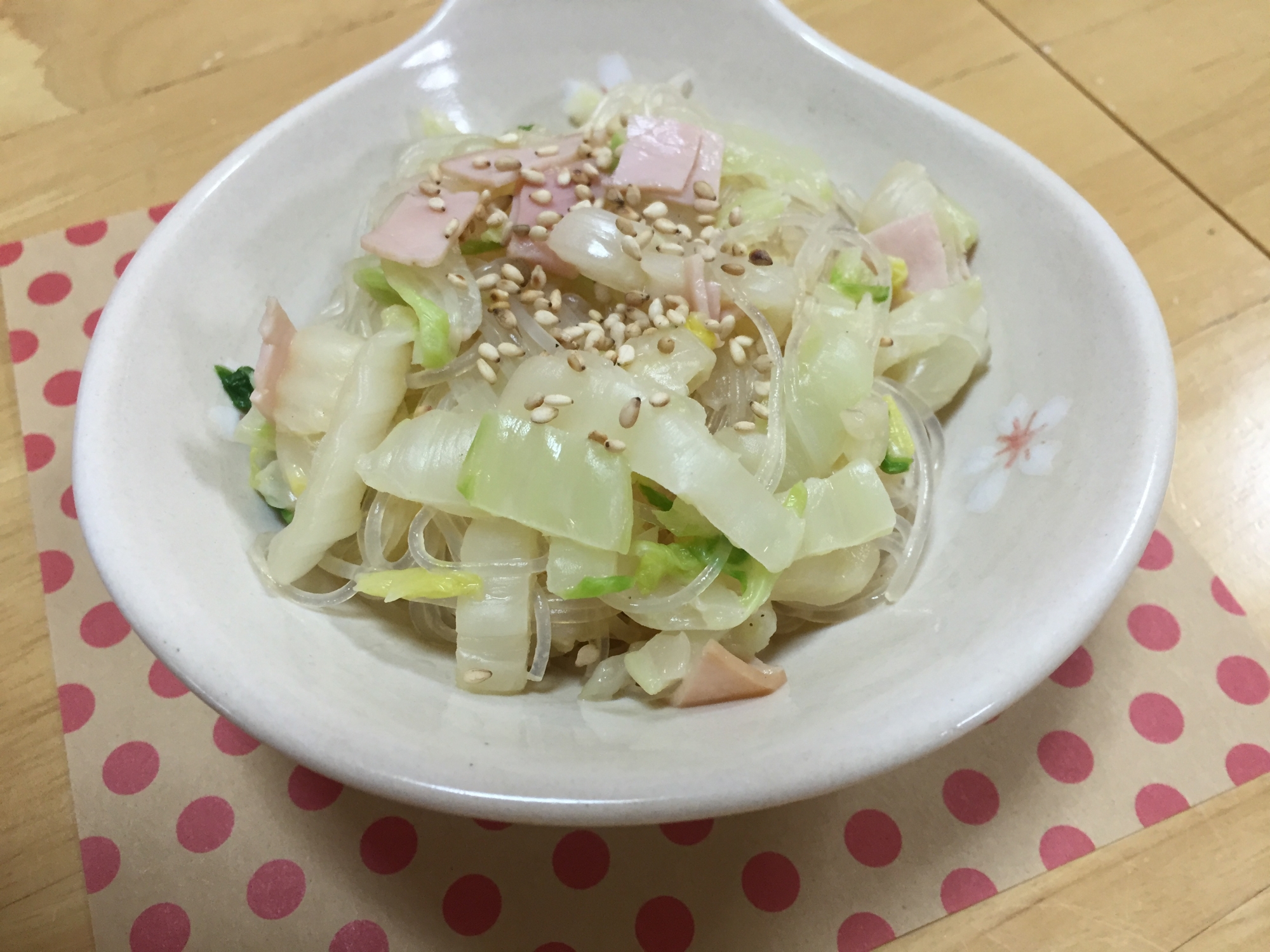 暑い夏にぴったり★ハムと春雨と白菜のピリ辛和え物★