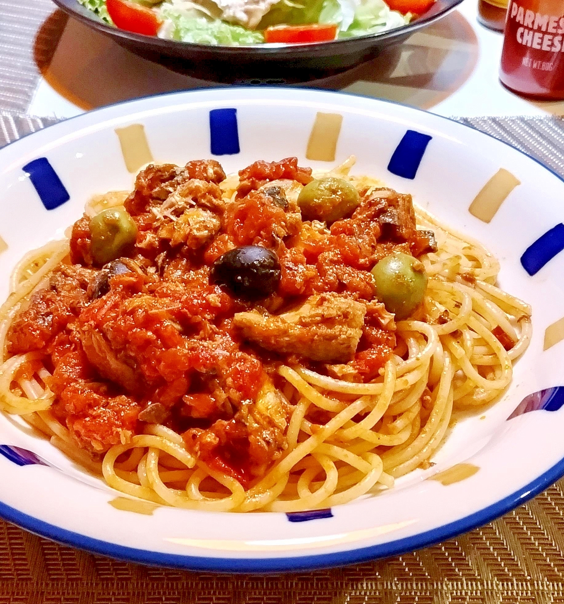 鯖とオリーブのトマトソースパスタ