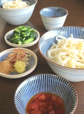 トマトだれの冷やしうどん