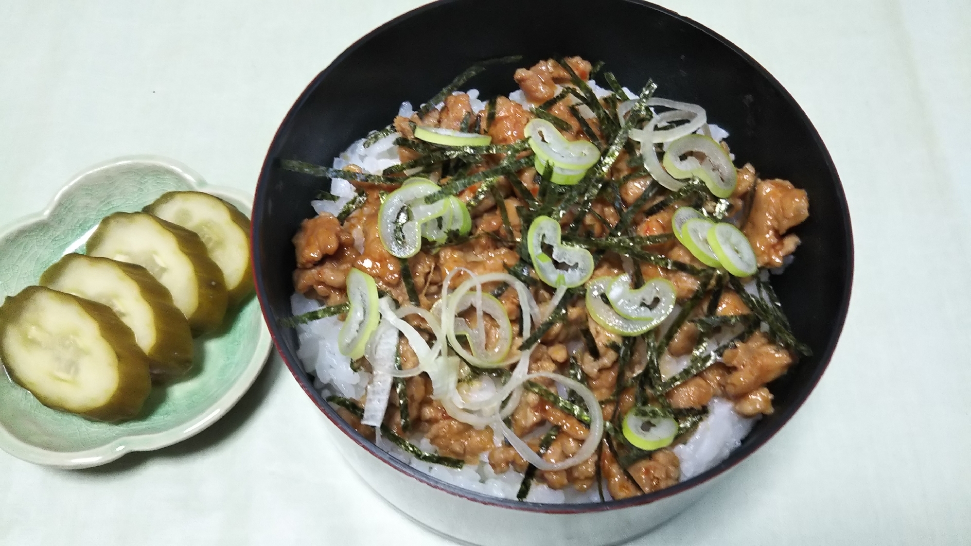 豚ひき肉のピリ辛そぼろ丼☆