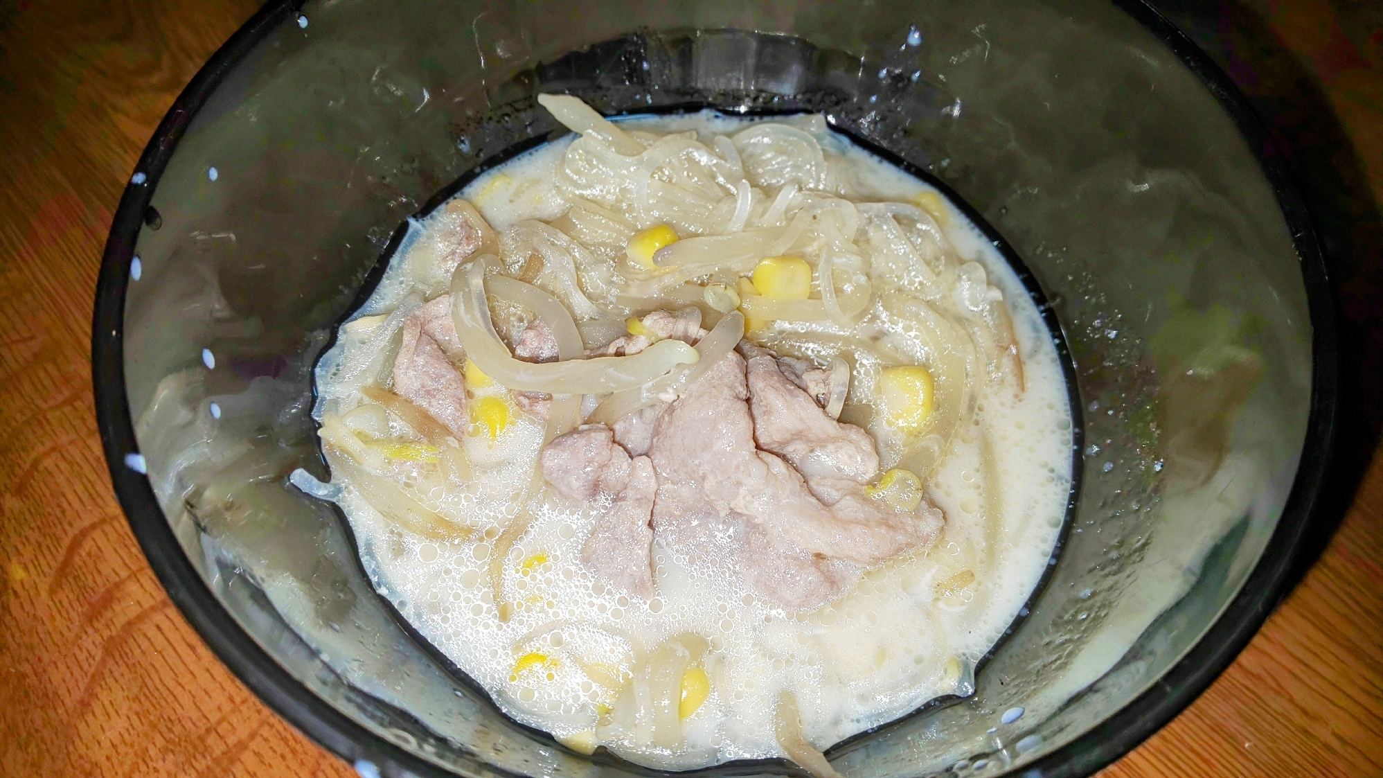 豚肉の豆乳中華スープ