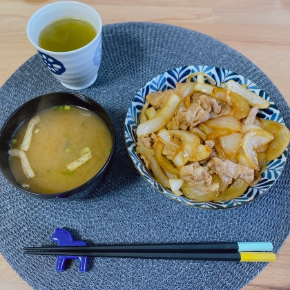 簡単に美味しく作れました。ネギだくの豚丼、とても満足感感高かったです。