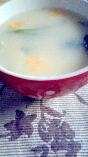 ホウレンソウとたまごの豆乳スープ