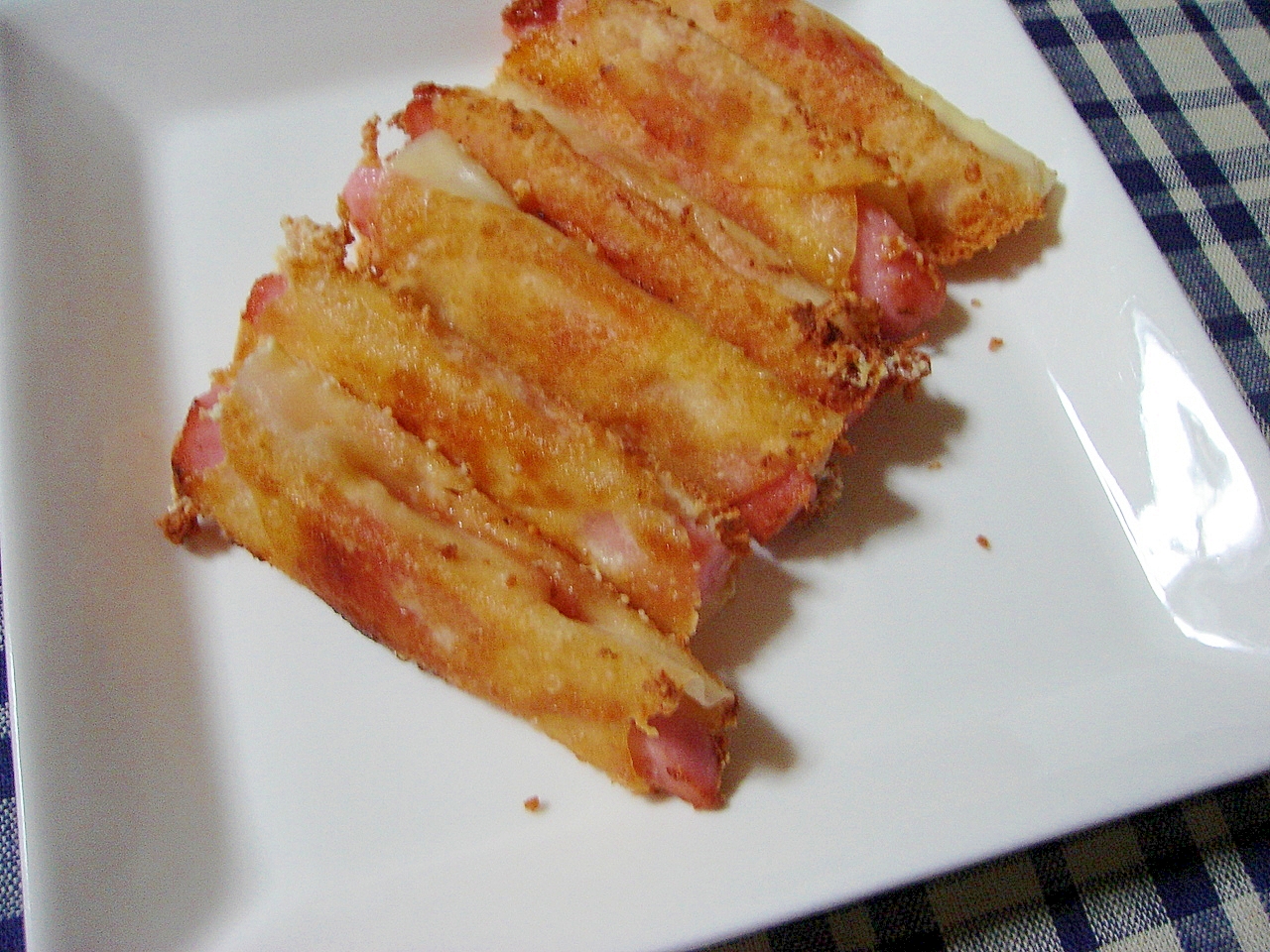 魚肉ソーセージとチーズの巻きあげ餃子