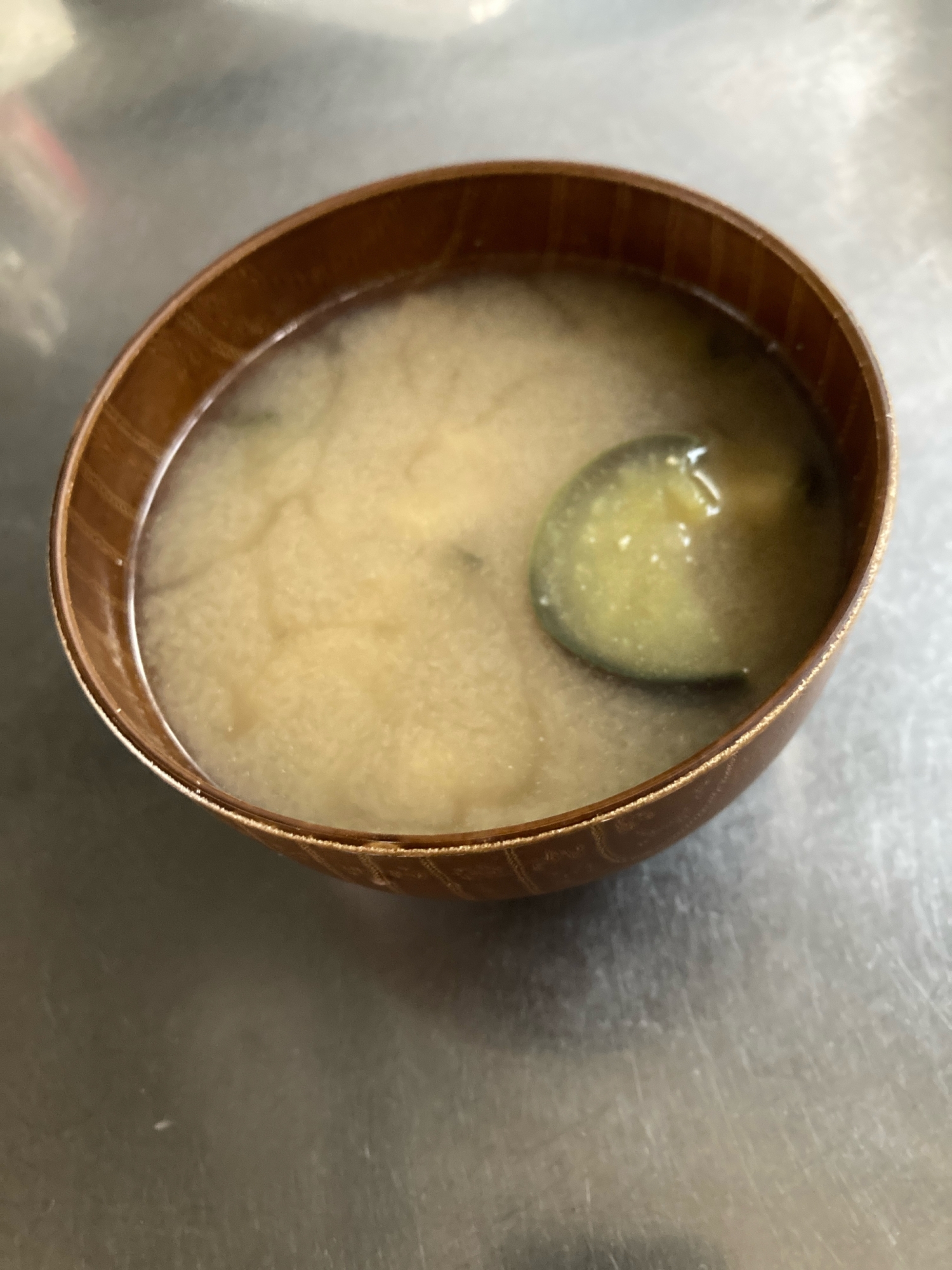なすと油揚げの味噌汁