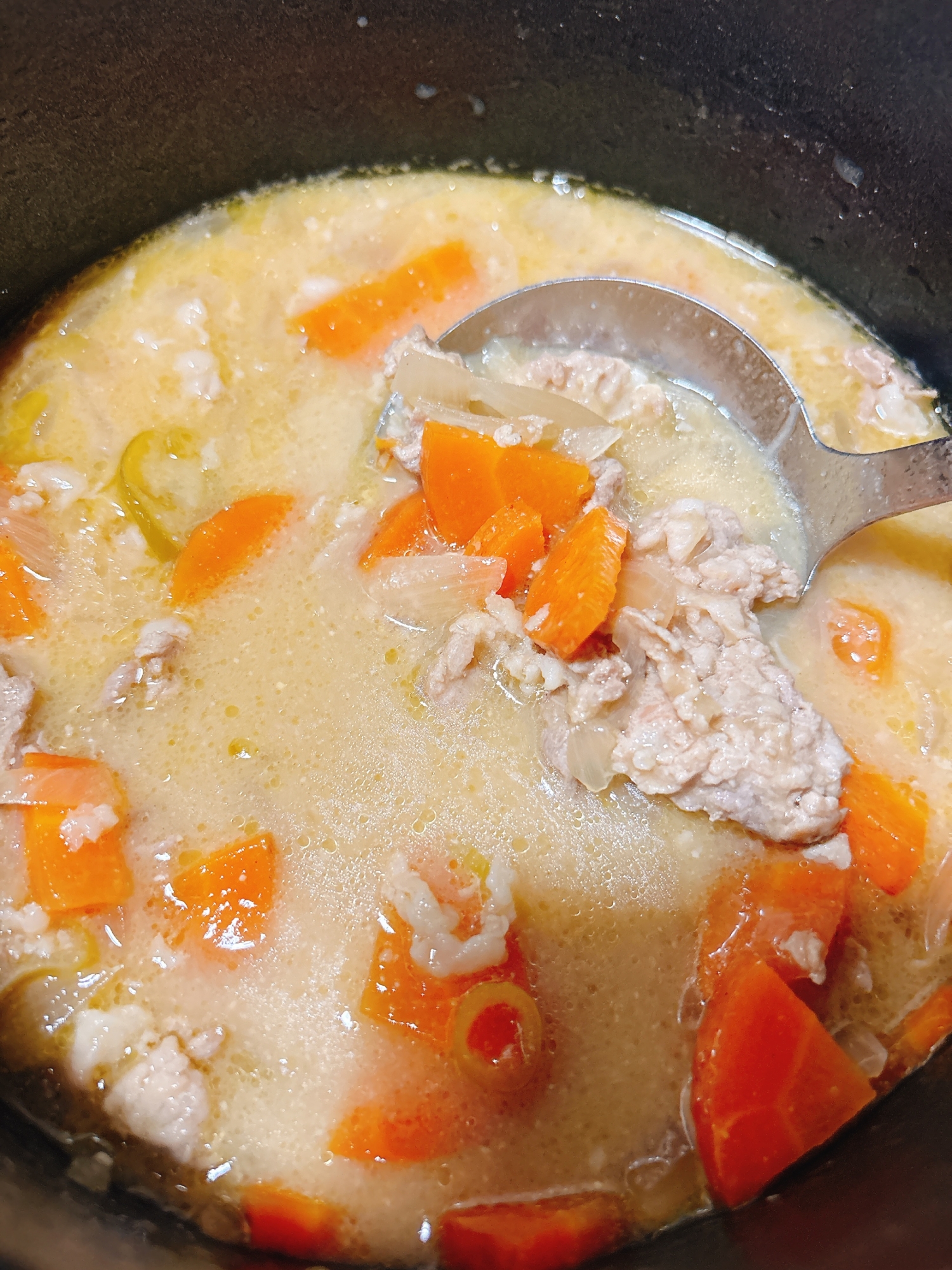 我が家の味噌仕立て豚汁(ぶたじる)