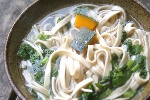 生姜パワーで体ぽっかぽか☆野菜たっぷり煮込みうどん