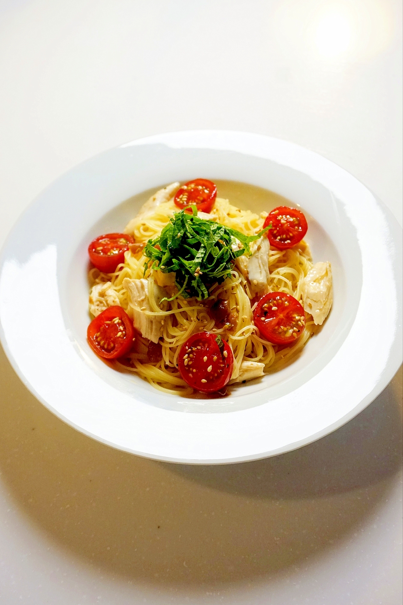 絶妙な和風ソースで美味！トマトとササミの冷製パスタ