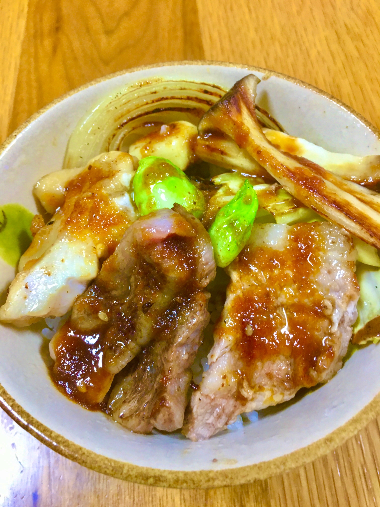 ガッツリにんにくの焼き肉どんぶり！