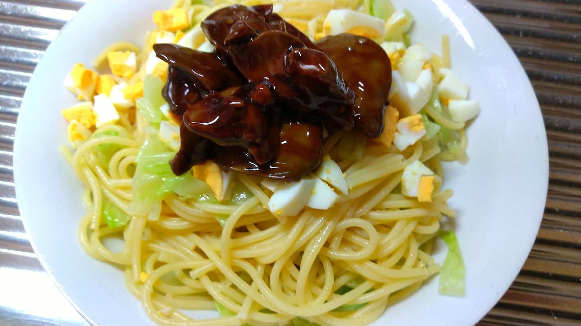 鶏レバー ゆで卵 キャベツのドレッシング パスタ