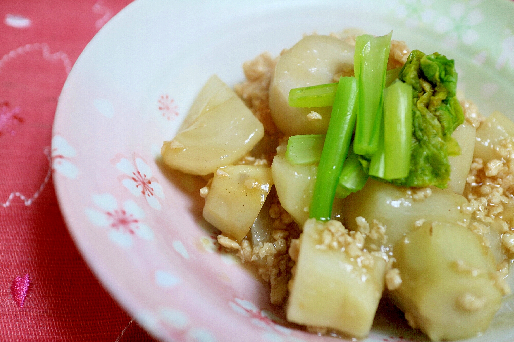 カブとサトイモのそぼろあんかけ
