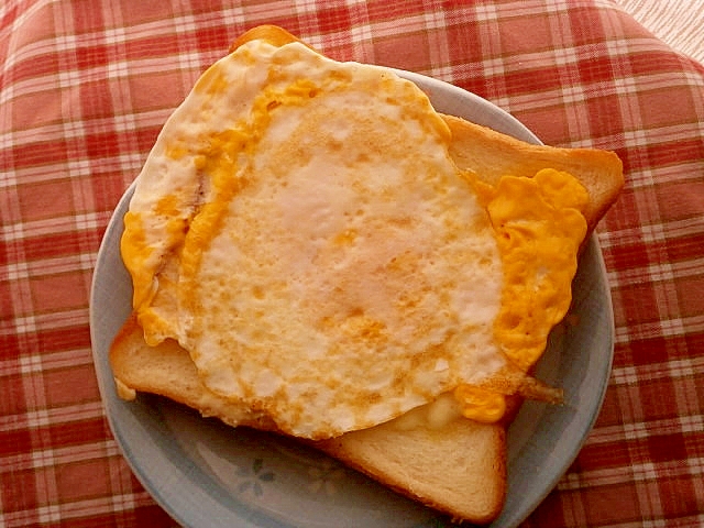 フライパンひとつで★卵とチーズのトースト