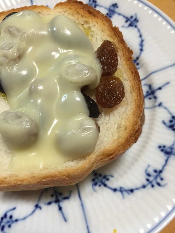 黒にんにくとレーズンのチーズトースト レシピ 作り方 By ボンド子 楽天レシピ