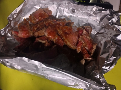 簡単キャンプ飯♫ほったらかしローストビーフ