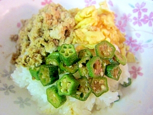 卯の花でヘルシーそぼろの三食丼