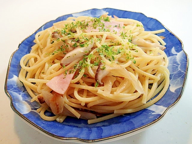 ハムと椎茸と玉ねぎの和風パスタ