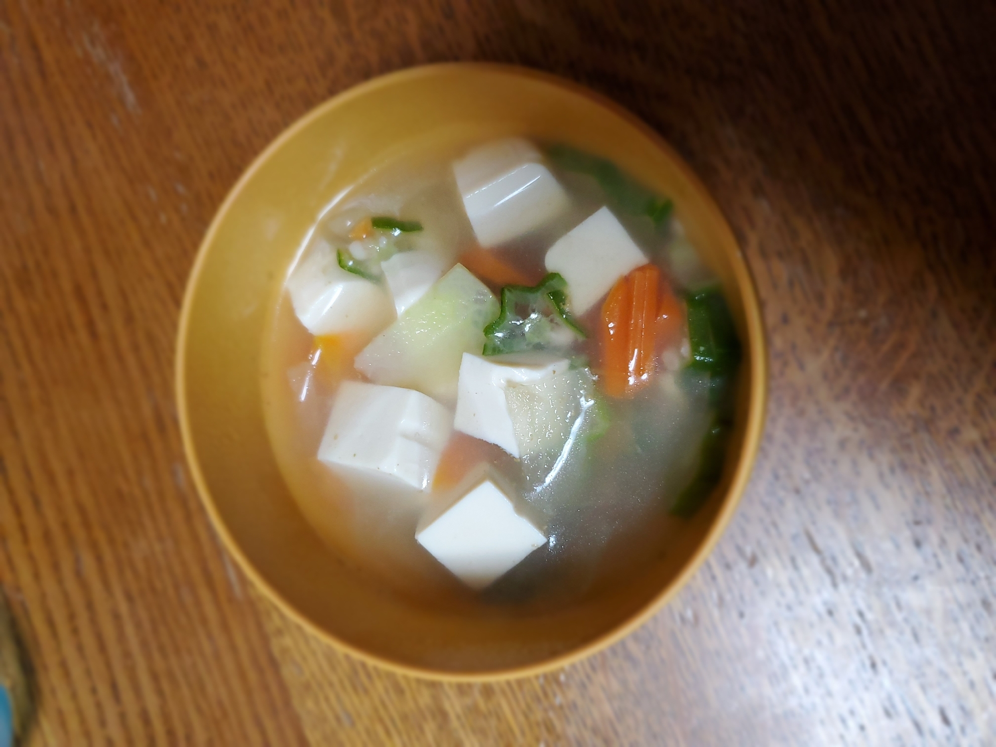 人参と大根とオクラの豆腐のお味噌汁