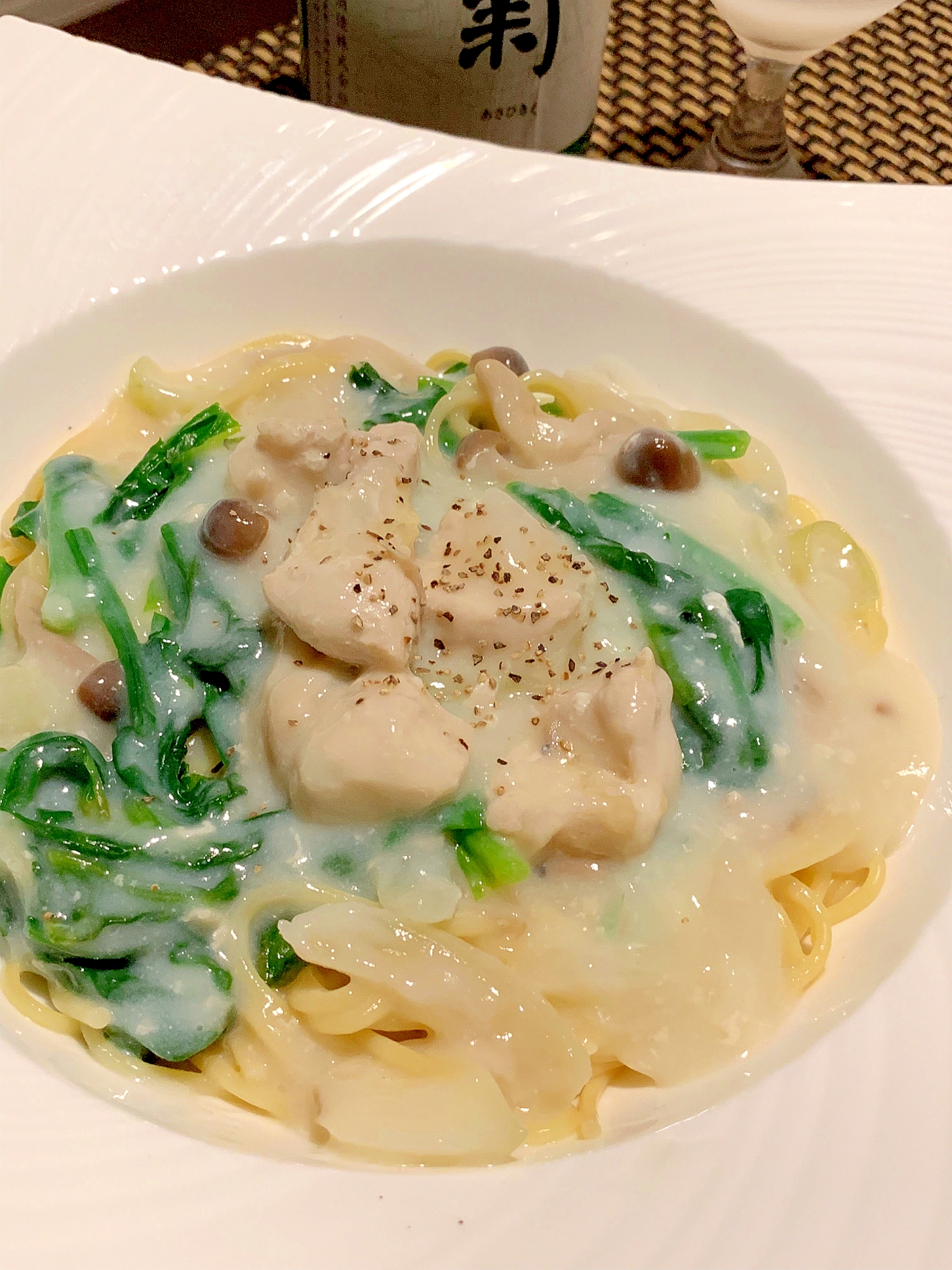 鶏胸肉、しめじ、ほうれん草の豆乳クリームパスタ