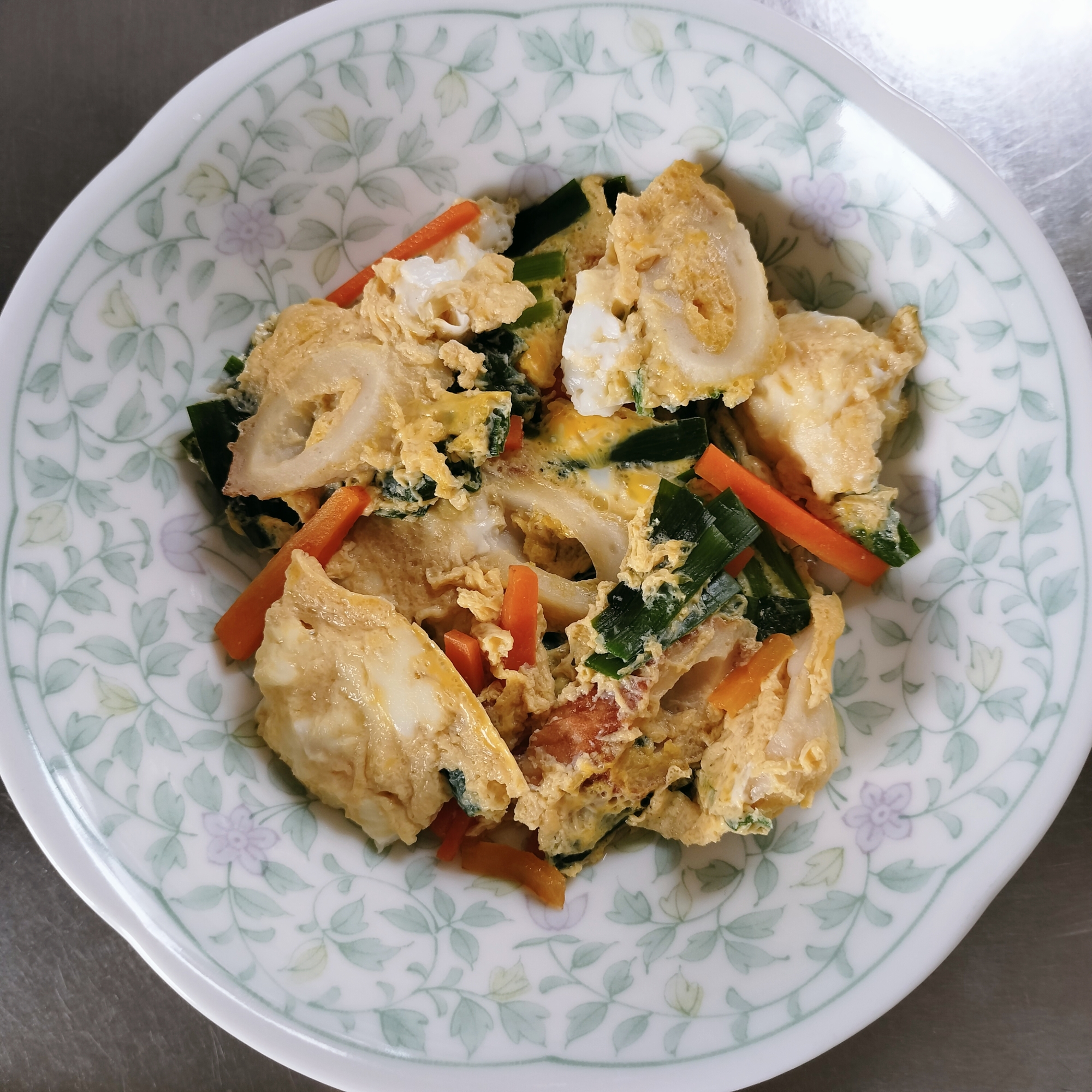 ちくわとニラの卵とじ