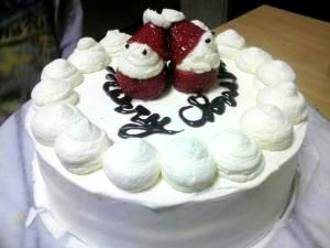 超簡単クリスマスケーキデコ☆苺のサンタさん