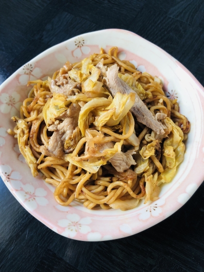 レシピを参考にして作ってみました。麺と冷蔵庫にある食材を使って手早くできるので良いですね。キャベツの甘みがよく出ていて美味しくいただけました。