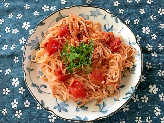 サバ缶とトマトのそうめんチャンプルー