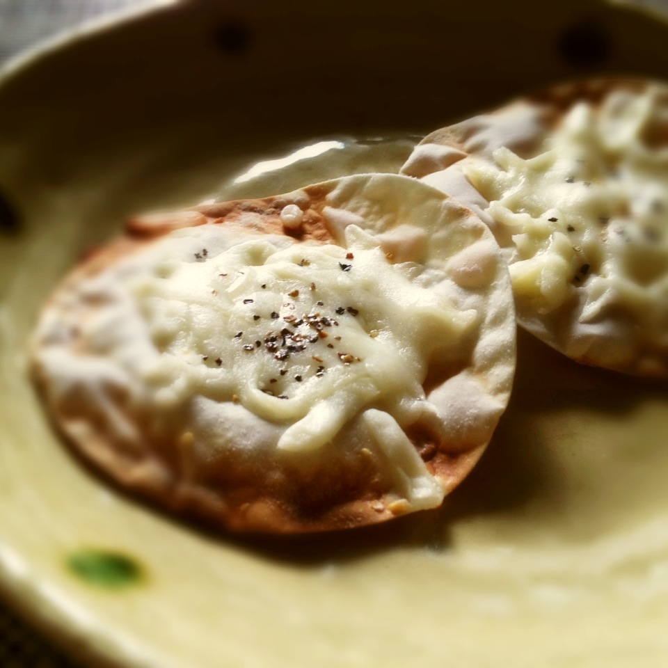 餃子の皮でカリカリチーズ♡