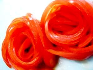 トマト半分で華麗に!薔薇トマト