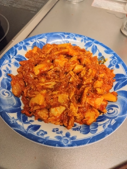 お肉がほろほろ♪チキンのトマト煮込み